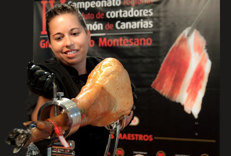 ganadora del campeonato regional de canarias de cortadores de jamon