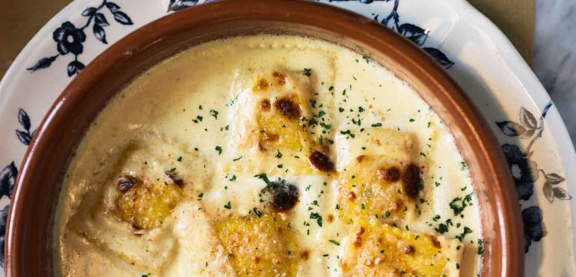 cómo preparar raviolis gratinados con bacon