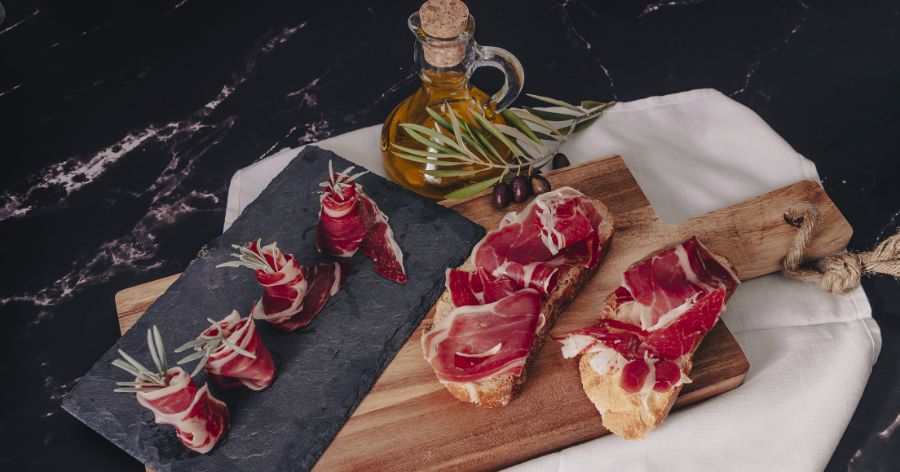 Portada de artículo sobre tips para cortar el jamón serrano en casa